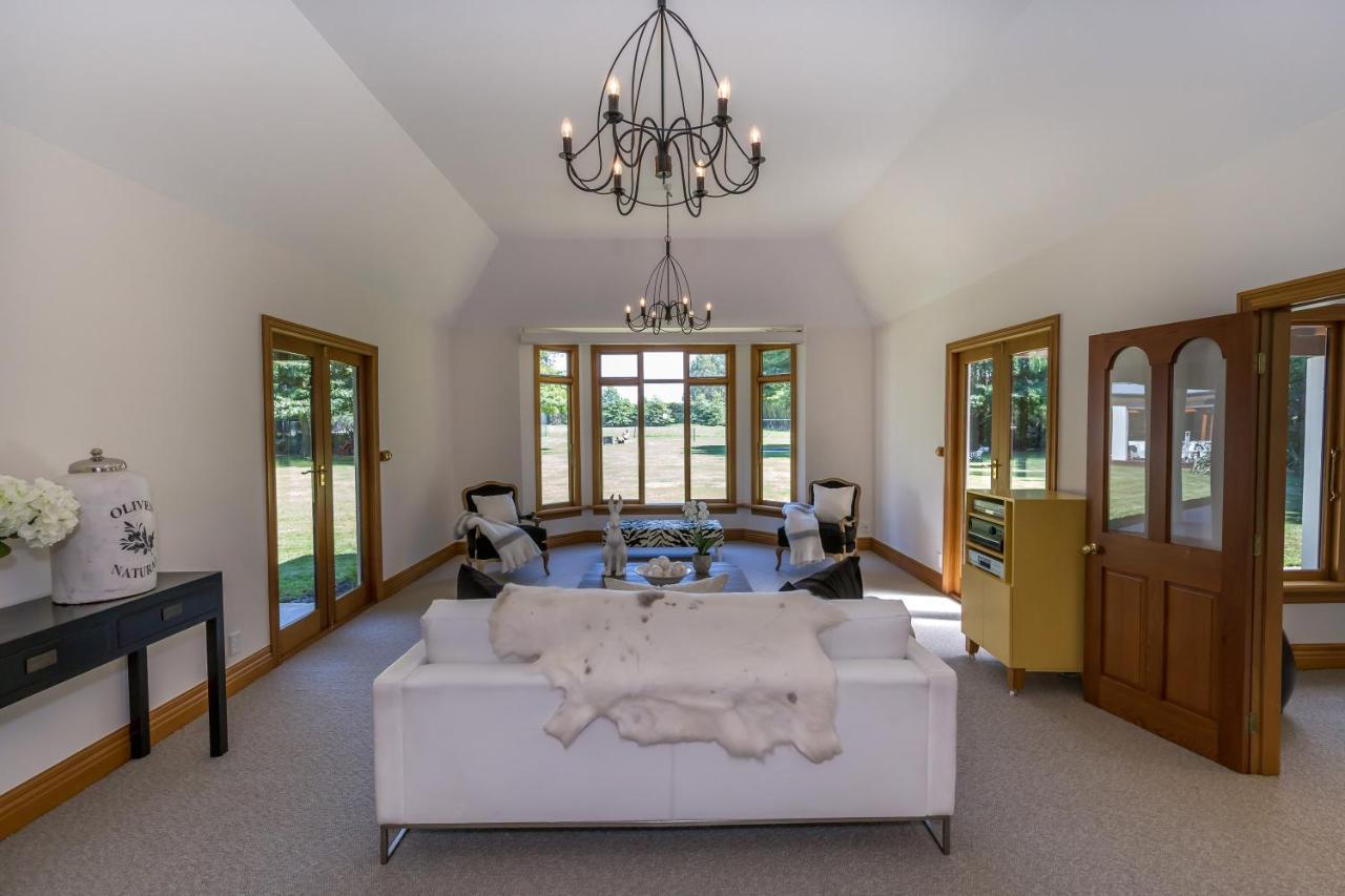 Bond Estate Luxury